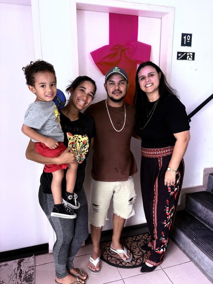 Clientes da Pamela Gomes no dia da entrega das chaves do novo imóvel