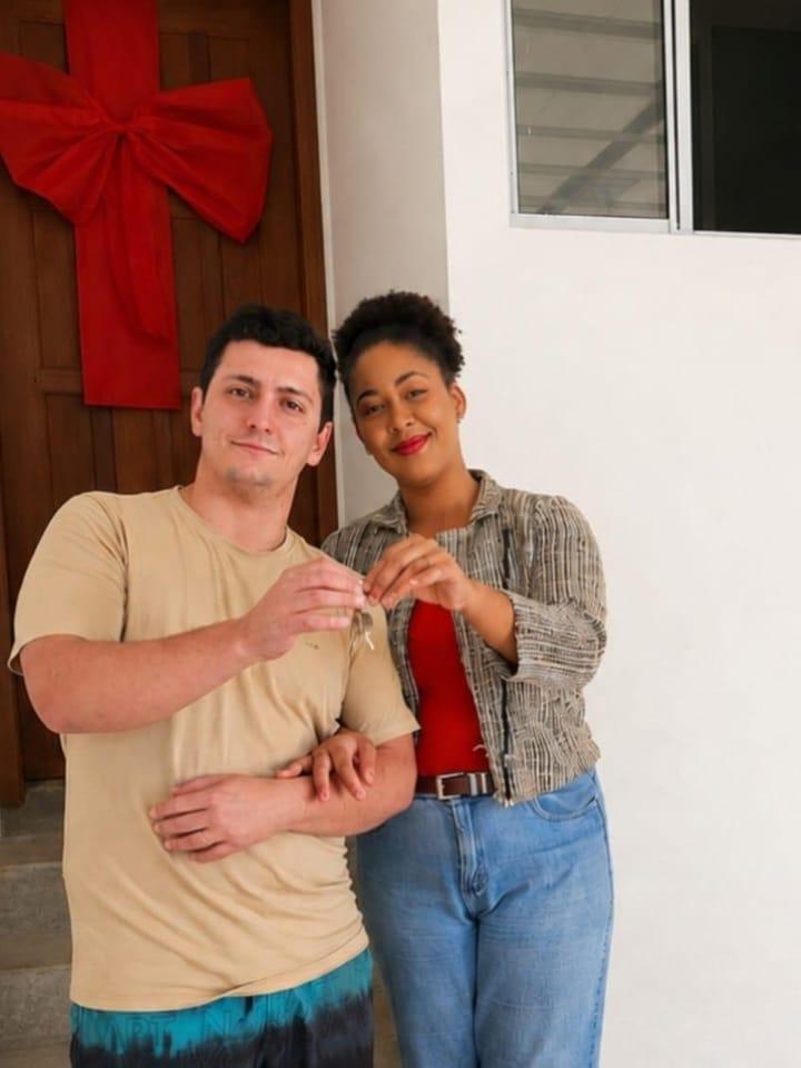 Clientes da Pamela Gomes no dia da entrega das chaves do novo imóvel