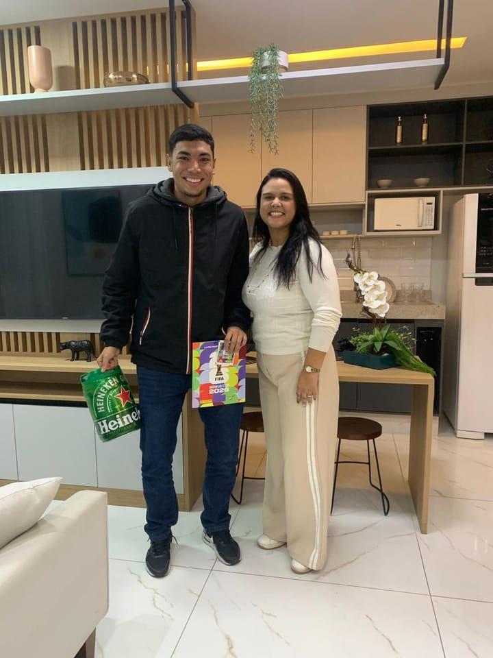 Clientes da Pamela Gomes no dia da entrega das chaves do novo imóvel